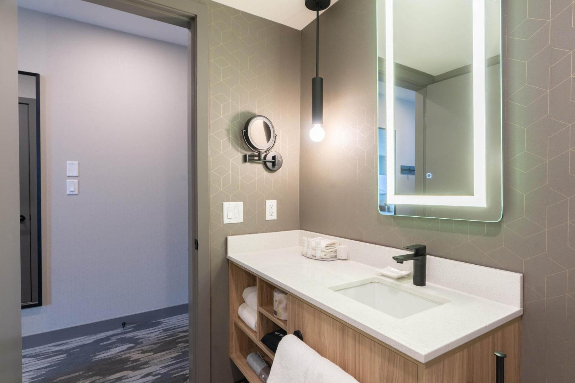 Sandman Signature Dartmouth Hotel & Suites Экстерьер фото